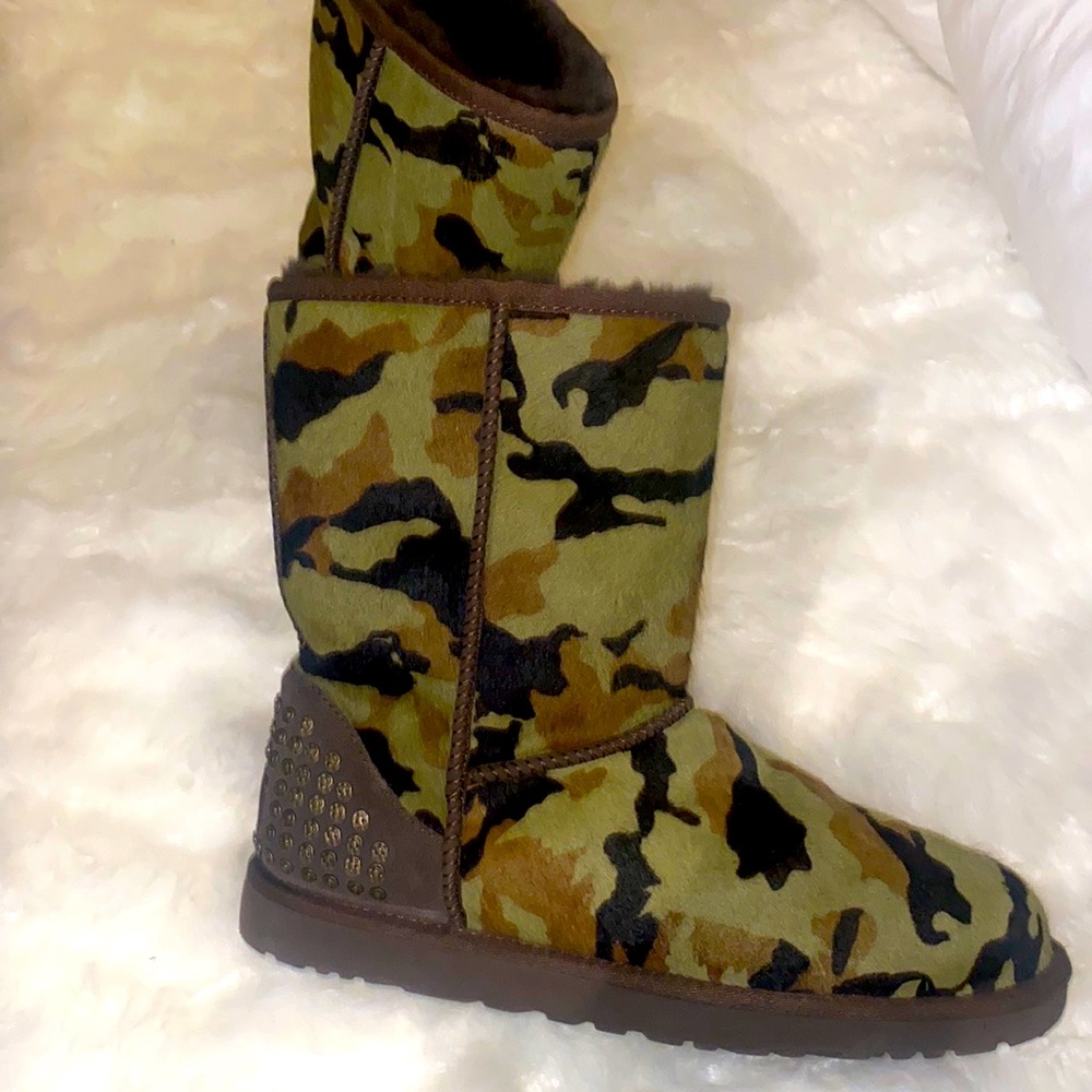 Like New Camouflage Uggs Women Size 9!